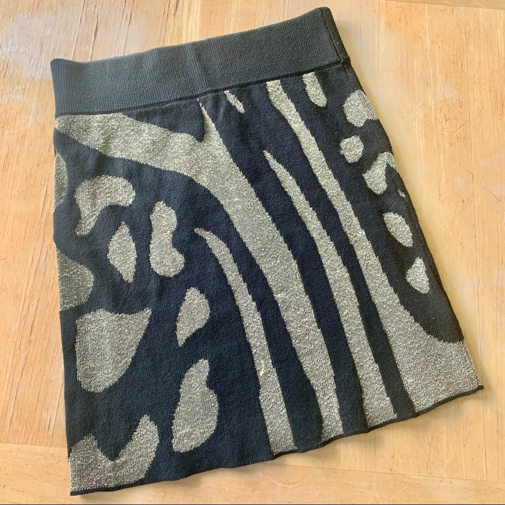 Form-fitting Liquid Gold & Black Mini Skirt